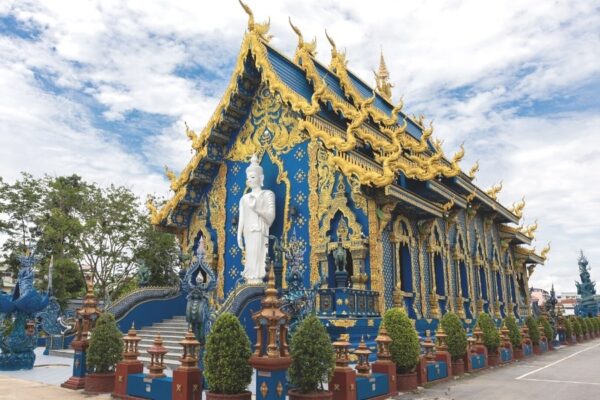 Chiang rai blue temple day tour by voyon.co