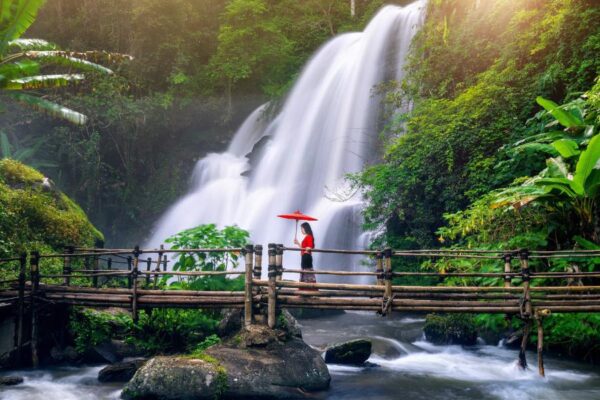 Rug Jung Waterfall at Doi inthanon national park, pha dok siew trekking by voyon tour