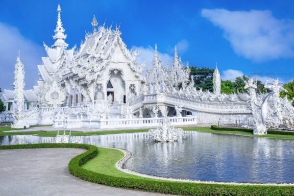 White temple Chiang Rai Day Tour from Chiang Mai by voyon.co