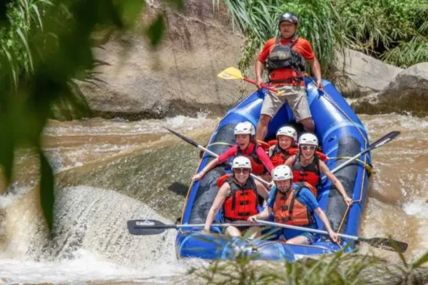 White-Water-Rafting-along-Mae-Tang-river-by-voyon