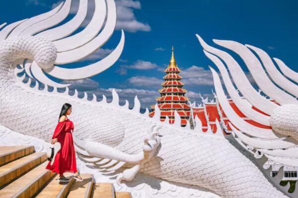 Naga Stairs at Red temple-chiang-rai-voyon